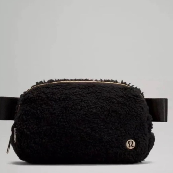 black sherpa lululemon fanny pack